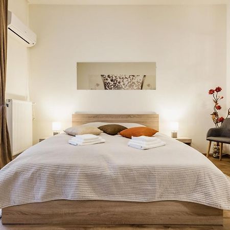 Appartement Downtown Charm With Balcony And Garden View à Budapest Extérieur photo