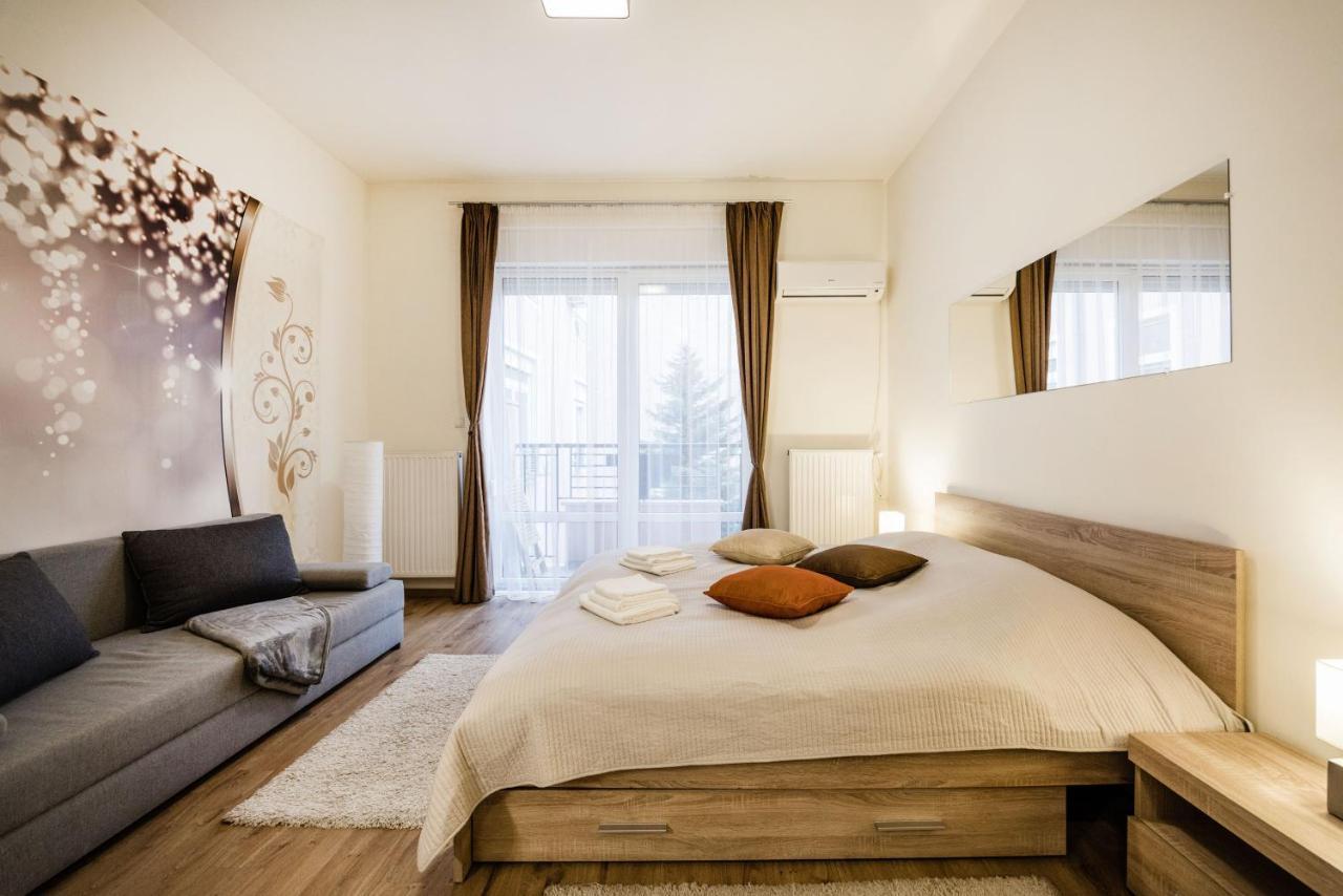 Appartement Downtown Charm With Balcony And Garden View à Budapest Extérieur photo