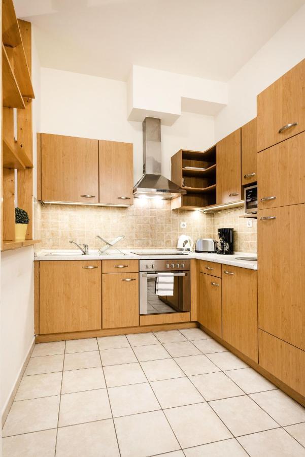 Appartement Downtown Charm With Balcony And Garden View à Budapest Extérieur photo