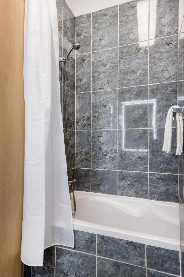 Appartement Downtown Charm With Balcony And Garden View à Budapest Extérieur photo