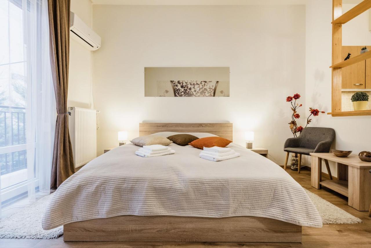 Appartement Downtown Charm With Balcony And Garden View à Budapest Extérieur photo