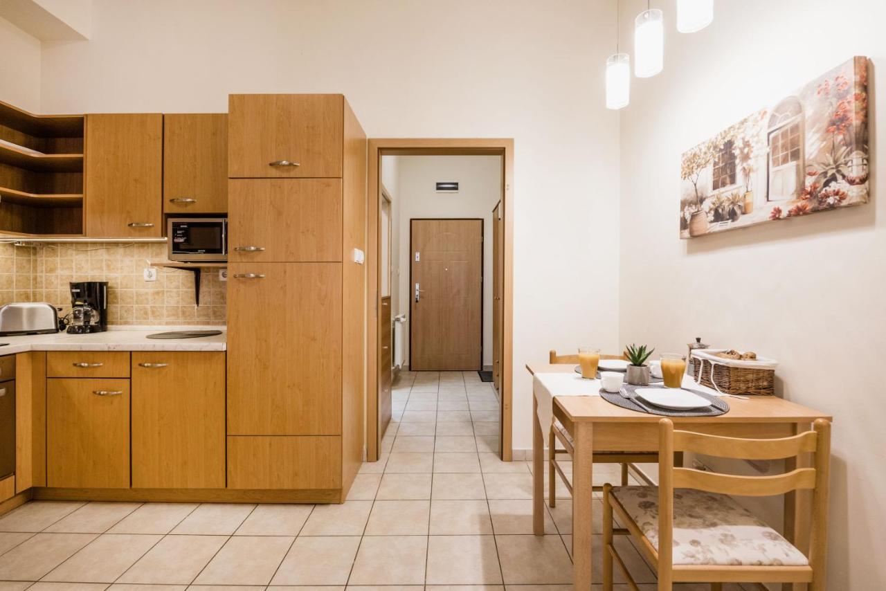 Appartement Downtown Charm With Balcony And Garden View à Budapest Extérieur photo