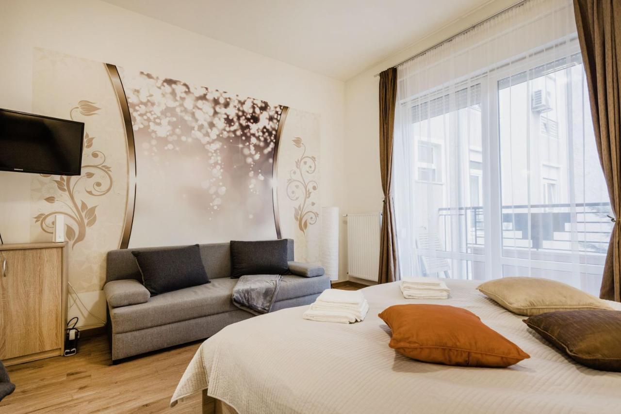 Appartement Downtown Charm With Balcony And Garden View à Budapest Extérieur photo