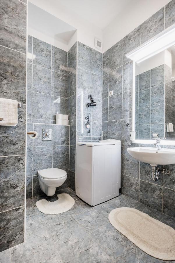 Appartement Downtown Charm With Balcony And Garden View à Budapest Extérieur photo